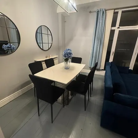 2 Bedroom Break
