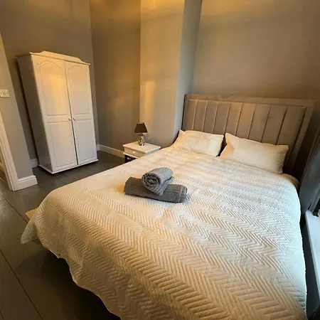 2 Bedroom Break